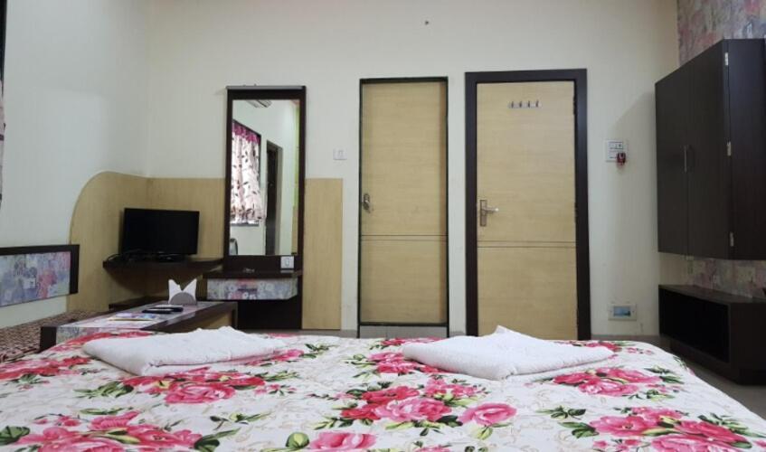 Hotel Rasraj , Dhule エクステリア 写真