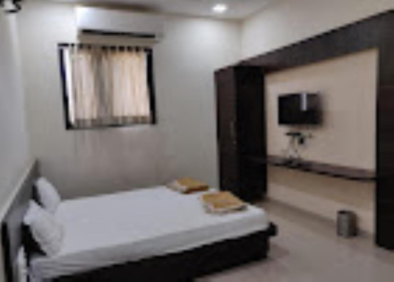 Hotel Rasraj , Dhule エクステリア 写真
