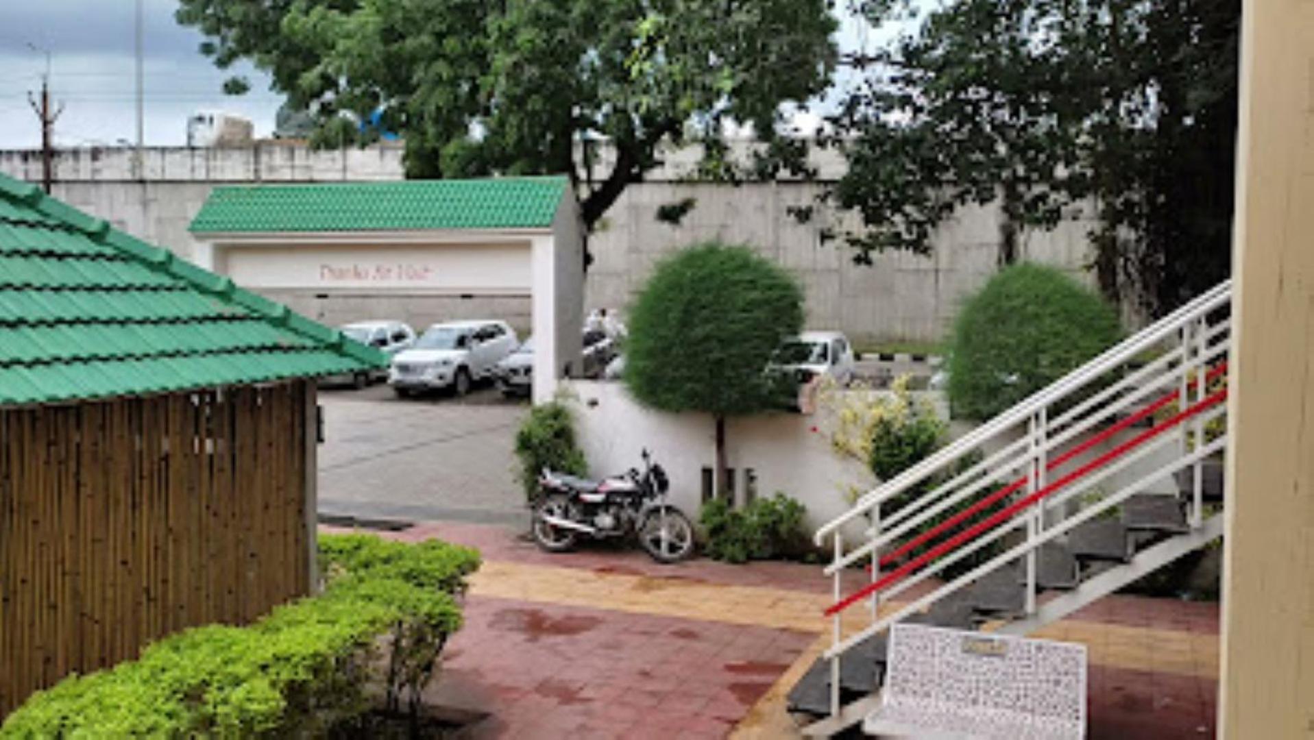 Hotel Rasraj , Dhule エクステリア 写真